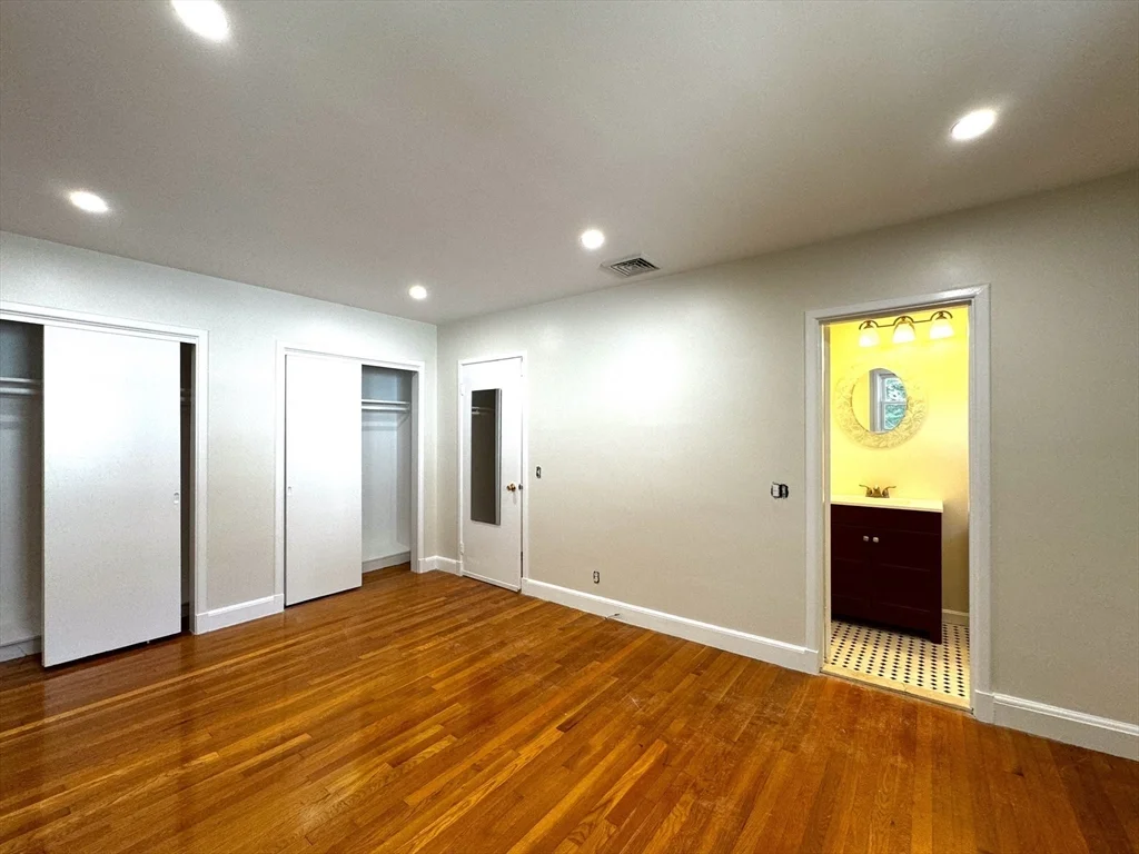 3 bed, 2 bath apartment for rent at 92 Woodcliff Rd, Chestnut Hill — photo 24 of 36