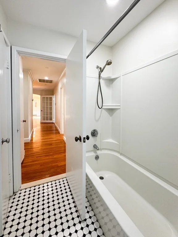 3 bed, 2 bath apartment for rent at 92 Woodcliff Rd, Chestnut Hill — photo 22 of 36