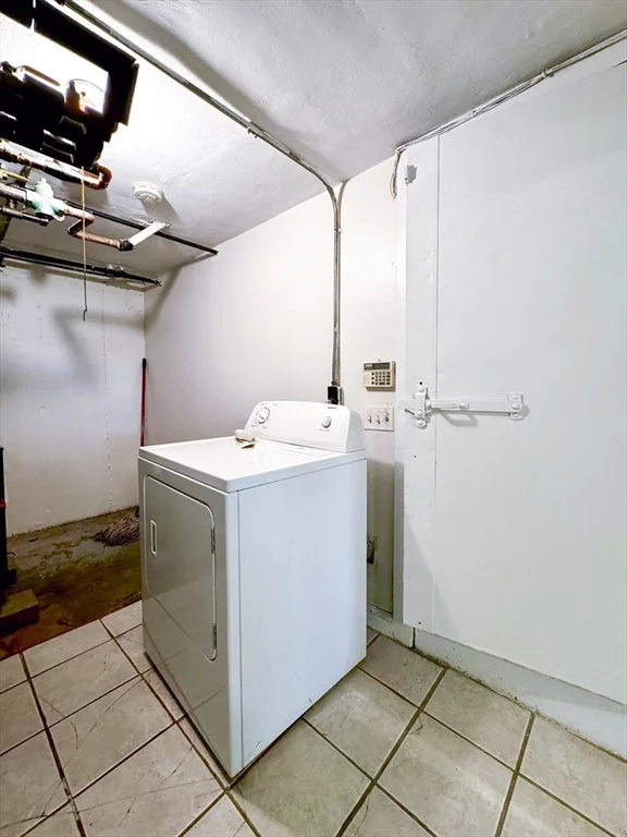 3 bed, 2 bath apartment for rent at 92 Woodcliff Rd, Chestnut Hill — photo 30 of 36