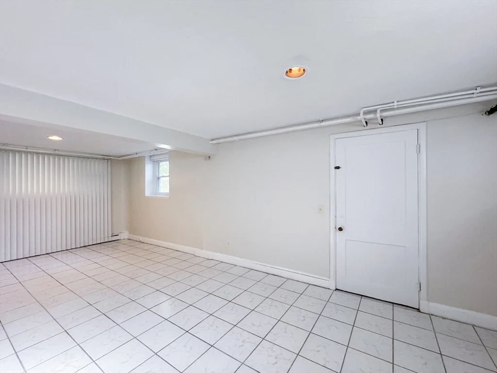 3 bed, 2 bath apartment for rent at 92 Woodcliff Rd, Chestnut Hill — photo 28 of 36
