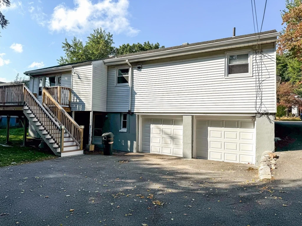 3 bed, 2 bath apartment for rent at 92 Woodcliff Rd, Chestnut Hill — photo 4 of 36
