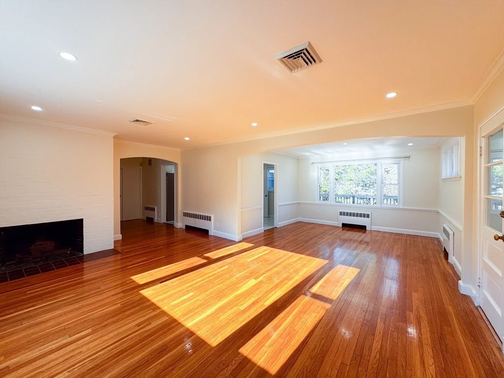 3 bed, 2 bath apartment for rent at 92 Woodcliff Rd, Chestnut Hill — photo 10 of 36