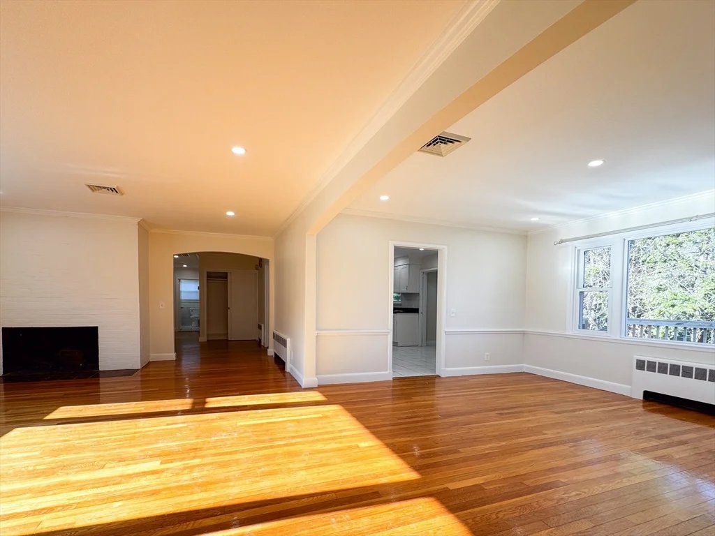 3 bed, 2 bath apartment for rent at 92 Woodcliff Rd, Chestnut Hill — photo 11 of 36