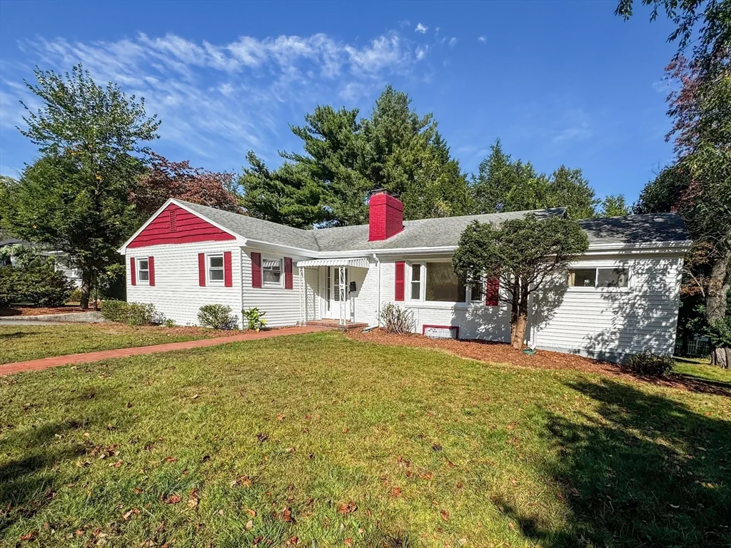 3 bed, 2 bath apartment for rent at 92 Woodcliff Rd, Chestnut Hill — photo 1 of 36