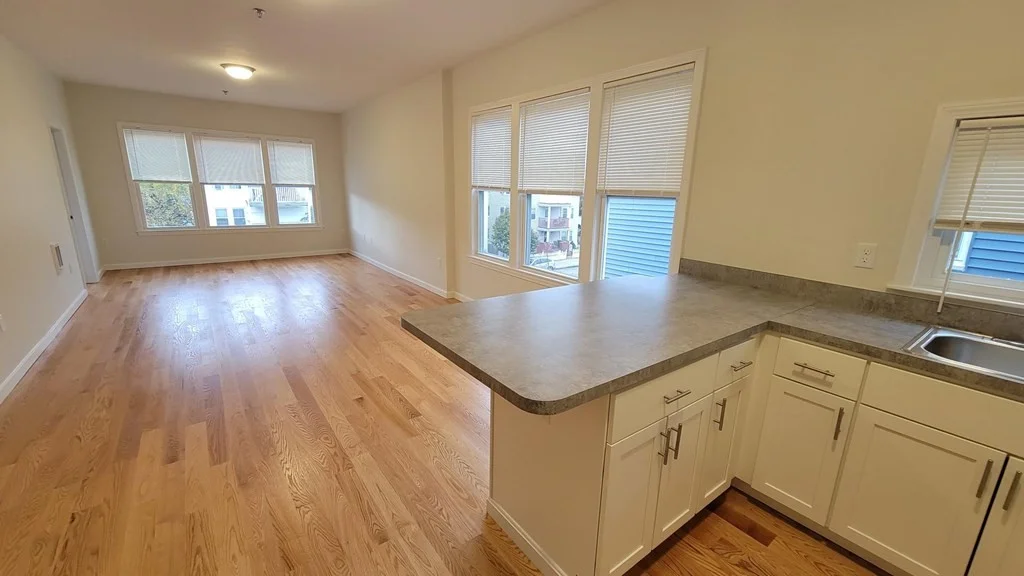 3 bed, 1 bath apartment for rent at 920 Hyde Park Ave Unit 3, Hyde Park — photo 3 of 9