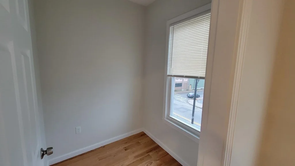 3 bed, 1 bath apartment for rent at 920 Hyde Park Ave Unit 3, Hyde Park — photo 5 of 9