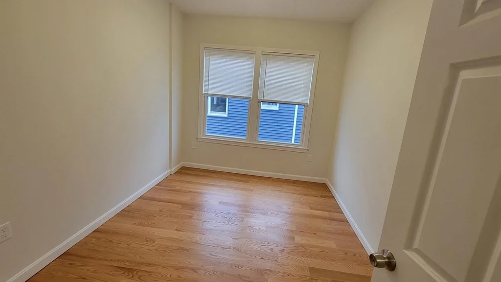 3 bed, 1 bath apartment for rent at 920 Hyde Park Ave Unit 3, Hyde Park — photo 6 of 9