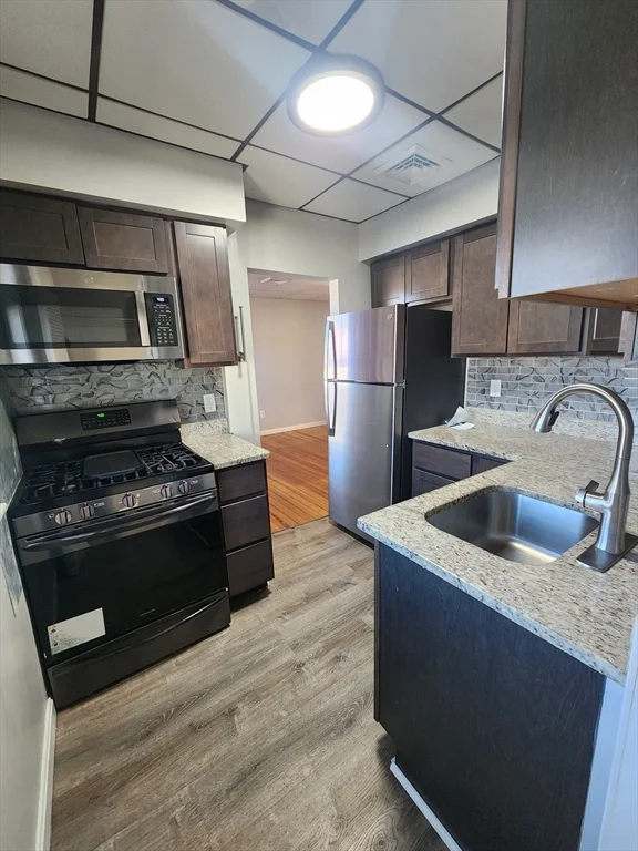3 bed, 1 bath apartment for rent at 920 Pine St Unit 3W, Fall River — photo 1 of 9