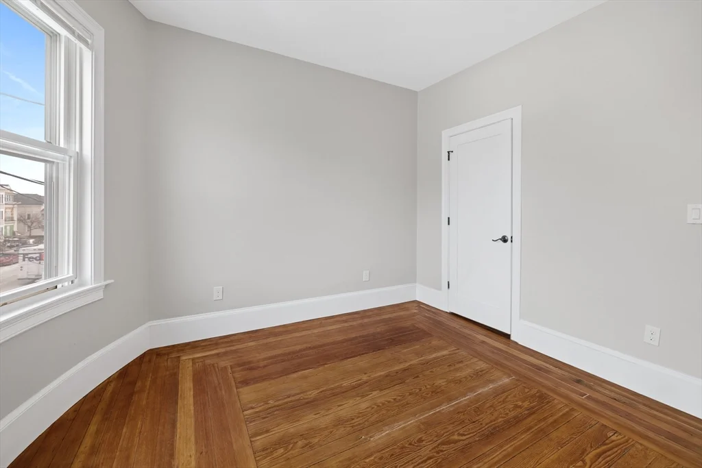 4 bed, 2 bath apartment for rent at 921-923 East Broadway Unit 2, South Boston — photo 9 of 14