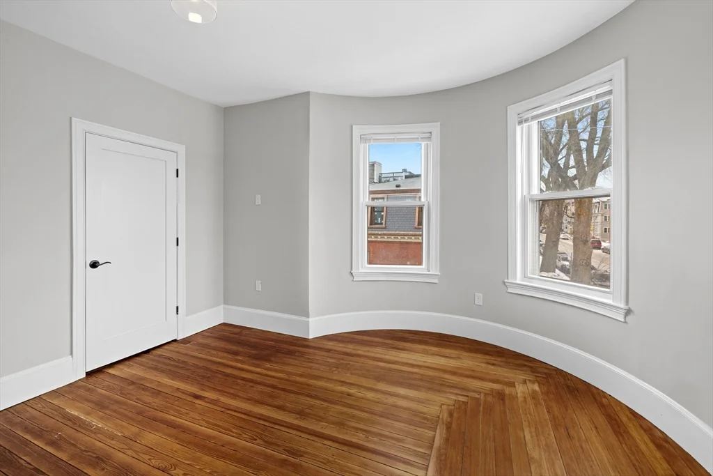 4 bed, 2 bath apartment for rent at 921-923 East Broadway Unit 2, South Boston — photo 6 of 14
