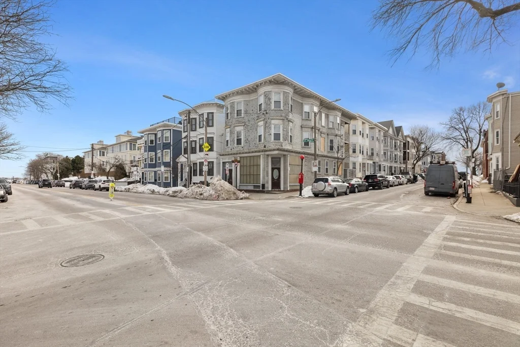 4 bed, 2 bath apartment for rent at 921-923 East Broadway Unit 2, South Boston — photo 13 of 14