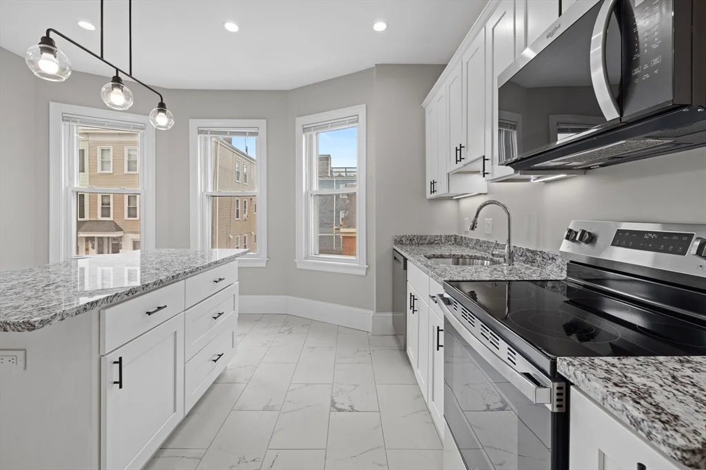 4 bed, 2 bath apartment for rent at 921-923 East Broadway Unit 2, South Boston — photo 3 of 14