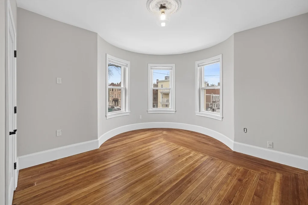 4 bed, 2 bath apartment for rent at 921-923 East Broadway Unit 2, South Boston — photo 5 of 14