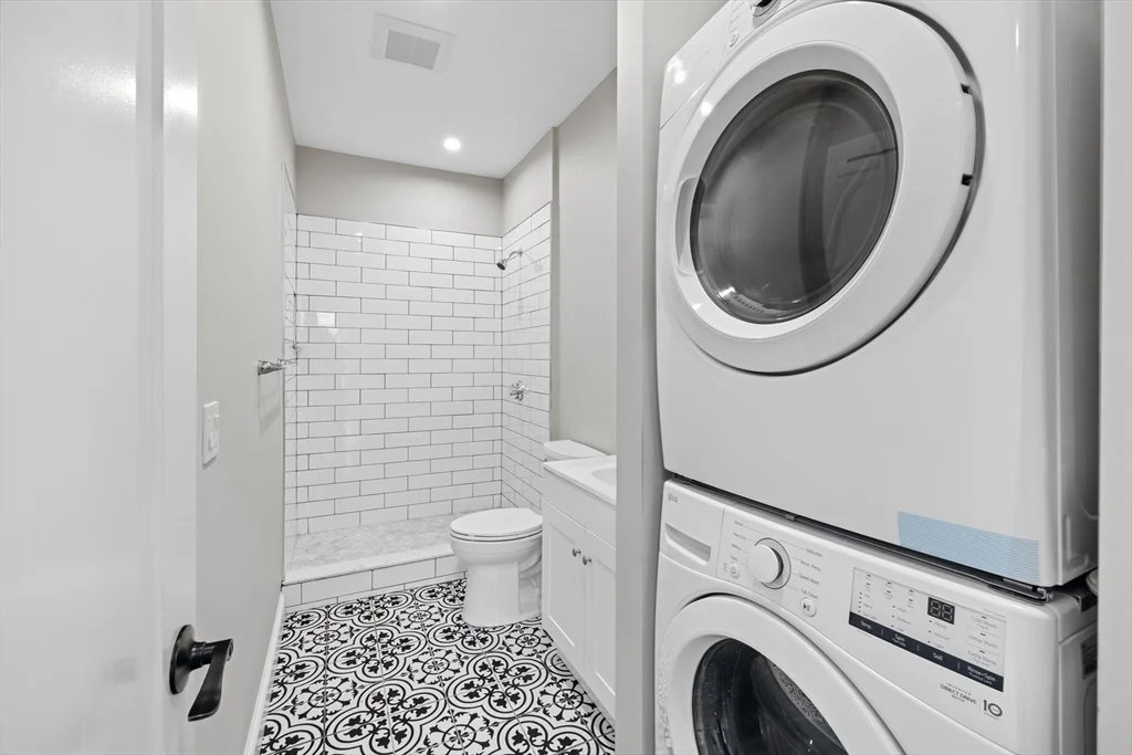 4 bed, 2 bath apartment for rent at 921-923 East Broadway Unit 2, South Boston — photo 8 of 14