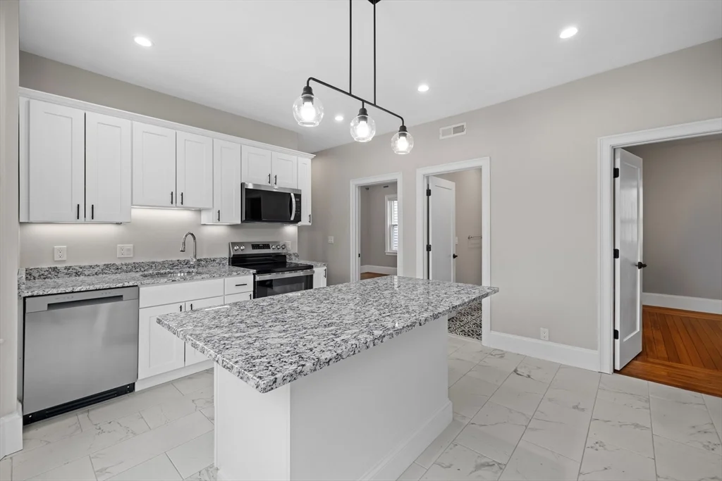 4 bed, 2 bath apartment for rent at 921-923 East Broadway Unit 2, South Boston