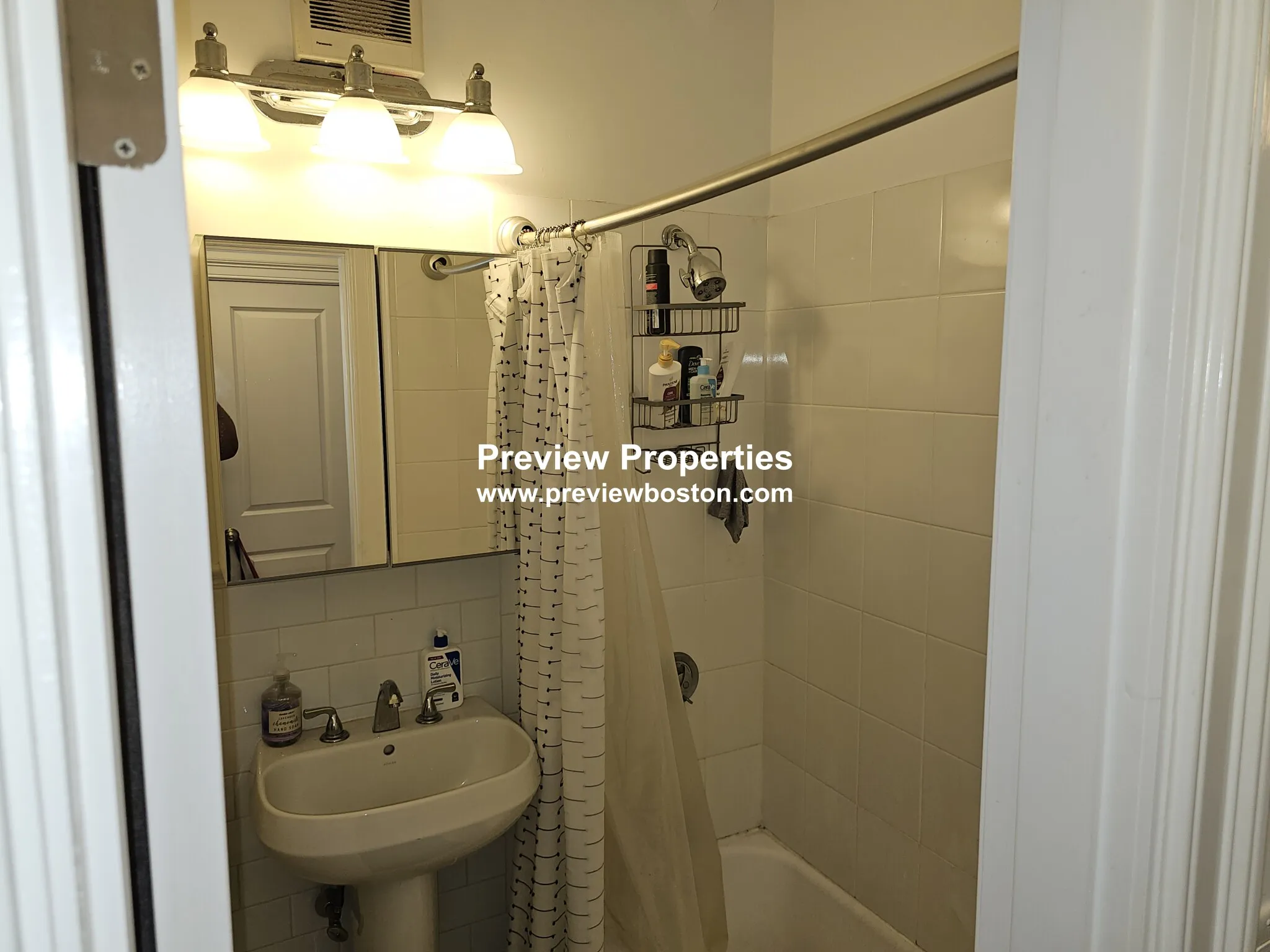 1 bed, 1 bath apartment for rent at 922 Beacon St Unit 23P, Fenway — photo 3 of 18