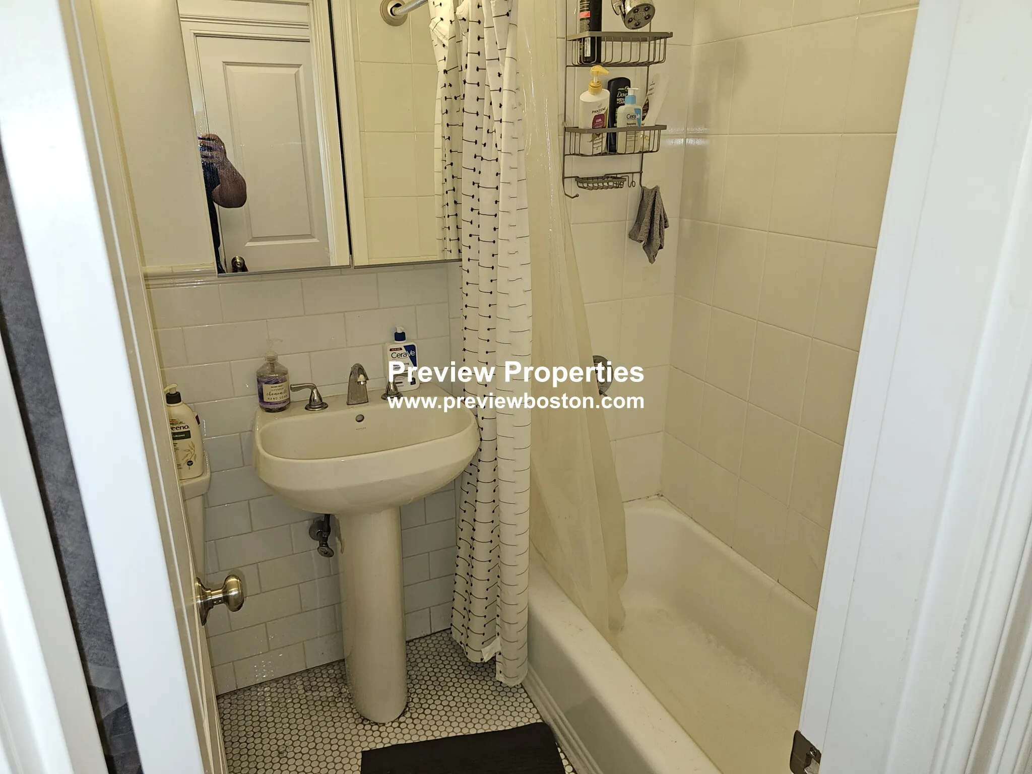 1 bed, 1 bath apartment for rent at 922 Beacon St Unit 23P, Fenway — photo 2 of 18