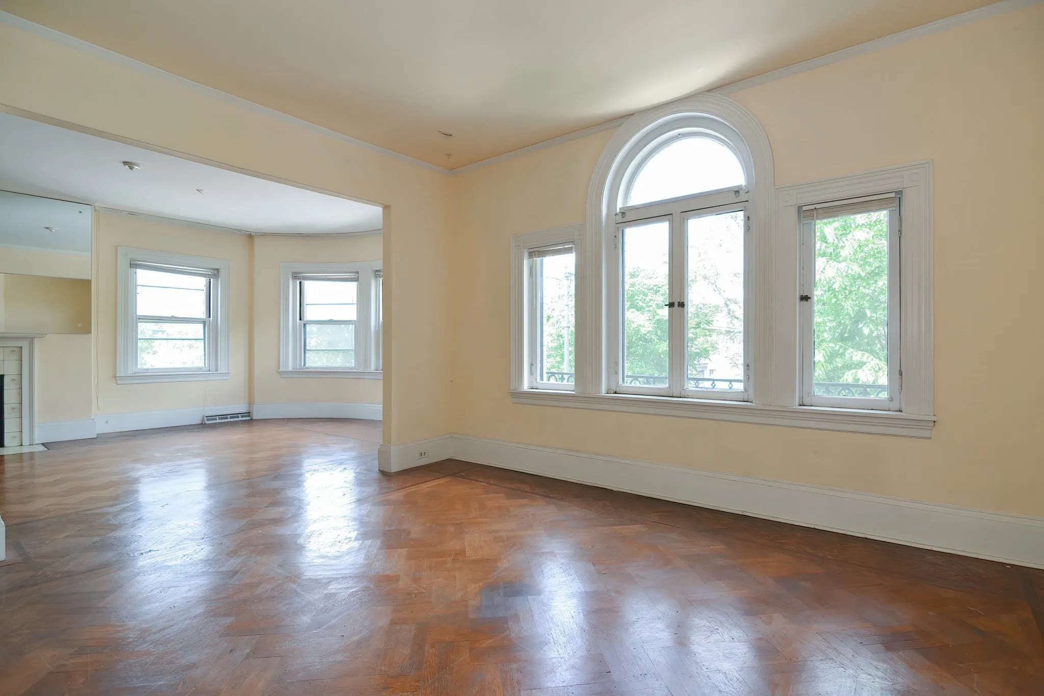 4 bed, 1 bath apartment for rent at 923 Beacon St Unit 2, Fenway