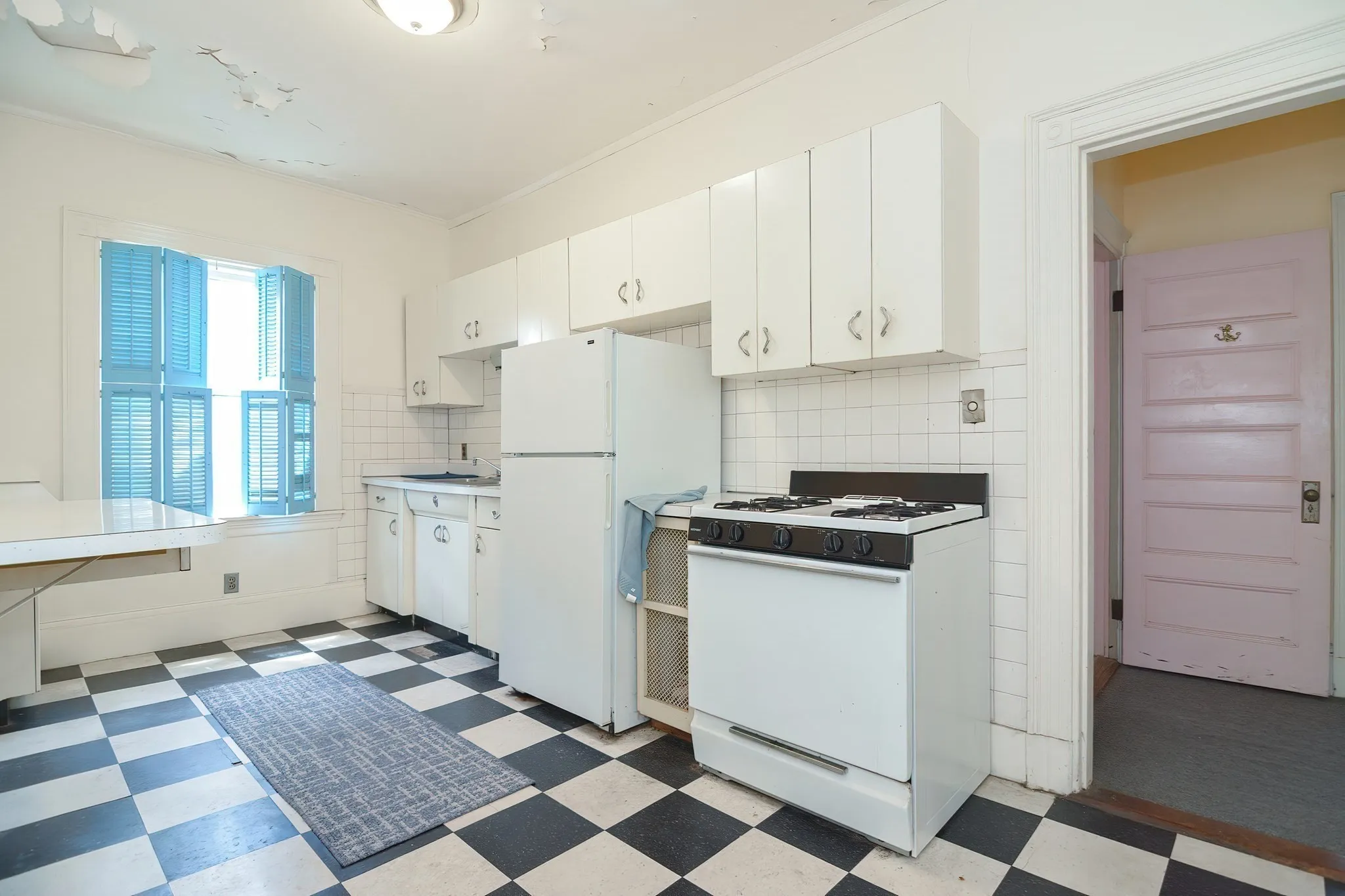 4 bed, 1 bath apartment for rent at 923 Beacon St Unit 2, Fenway — photo 3 of 6