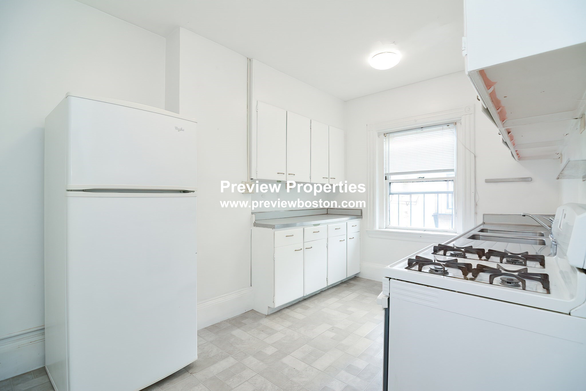 4 bed, 1 bath apartment for rent at 923 Beacon St Unit 2P, Fenway — photo 15 of 19