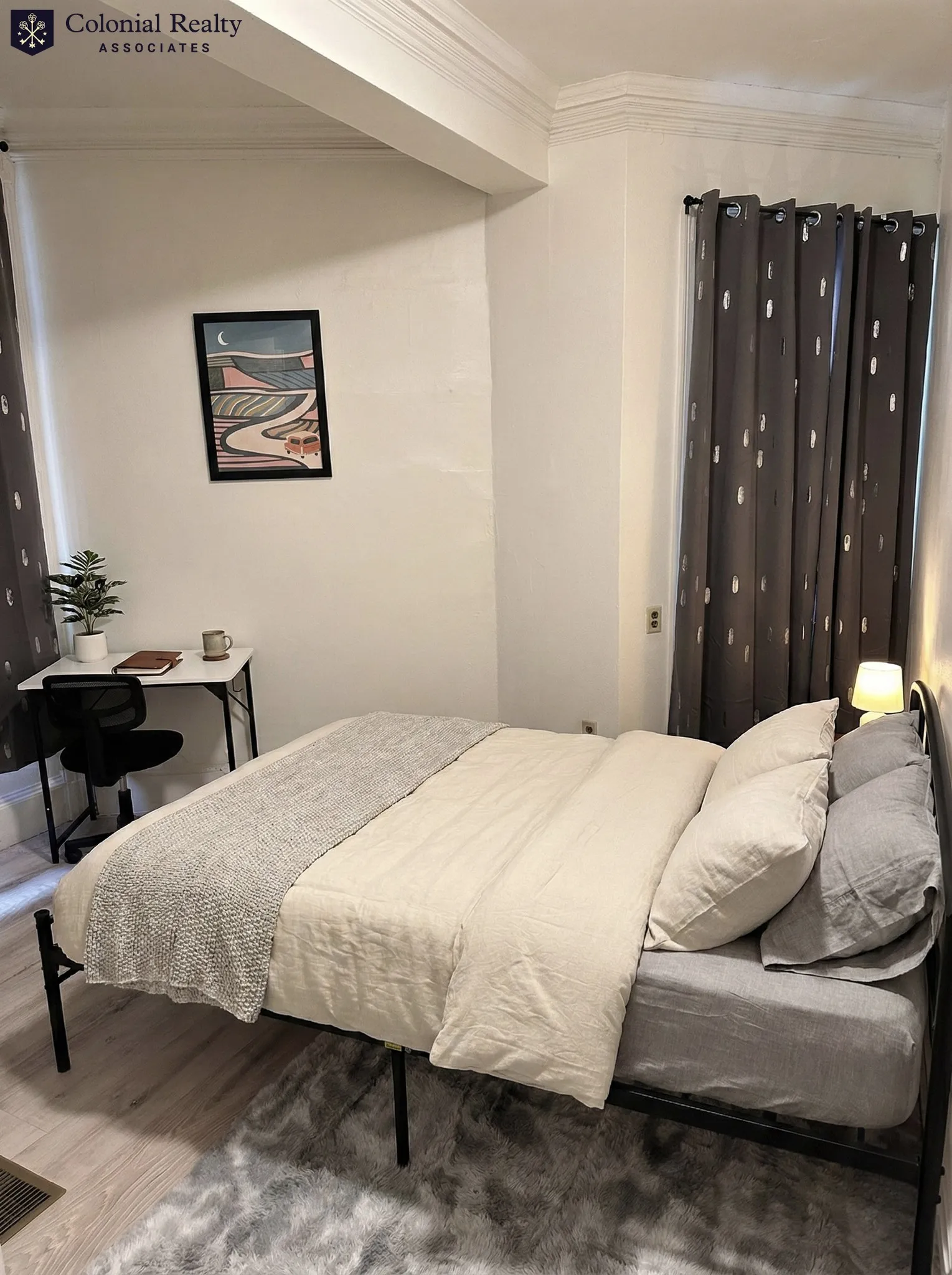 4 bed, 1 bath apartment for rent at 923 Beacon St Unit 3, Fenway — photo 2 of 11