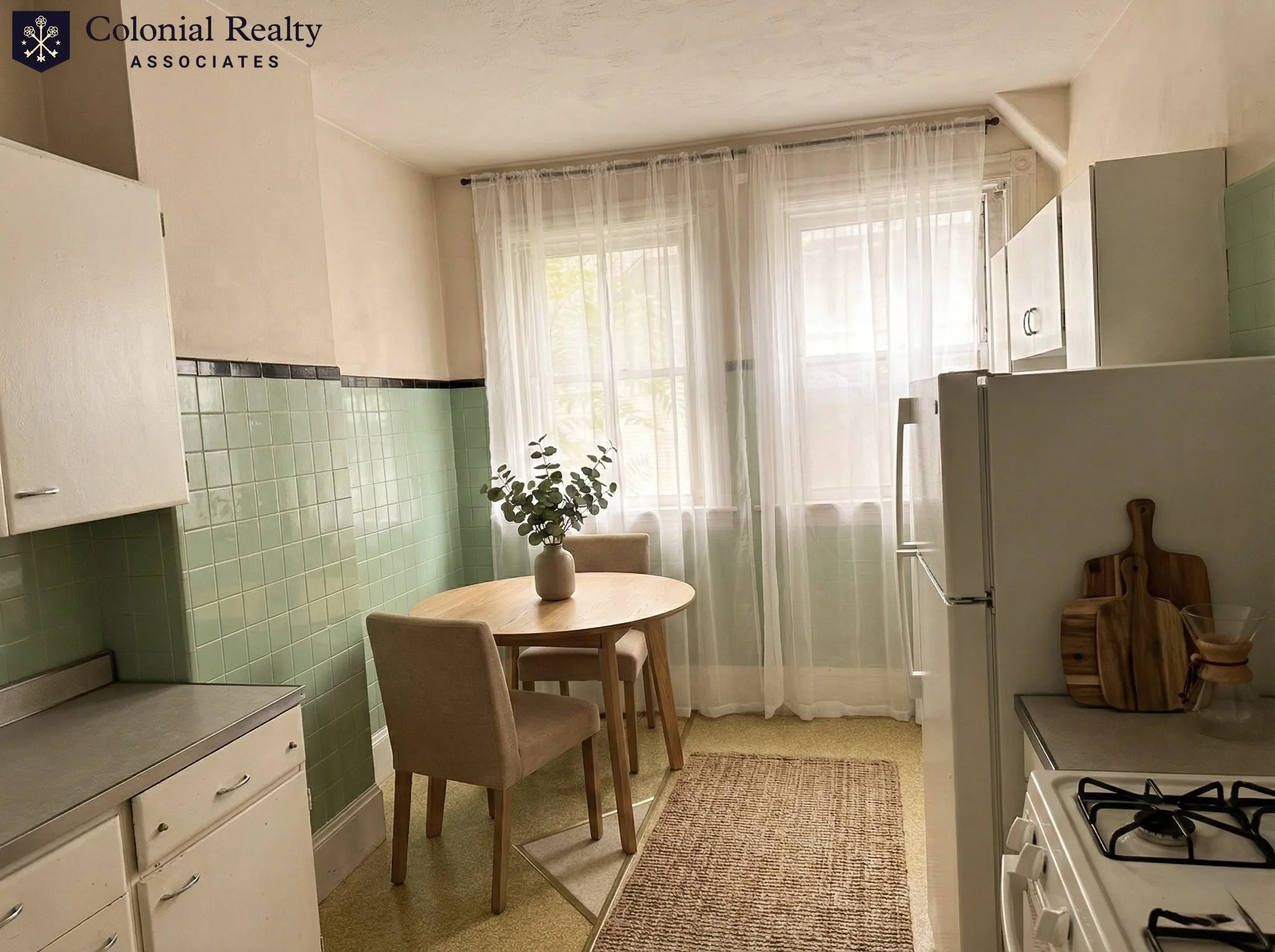 4 bed, 1 bath apartment for rent at 923 Beacon St Unit 3, Fenway — photo 4 of 11
