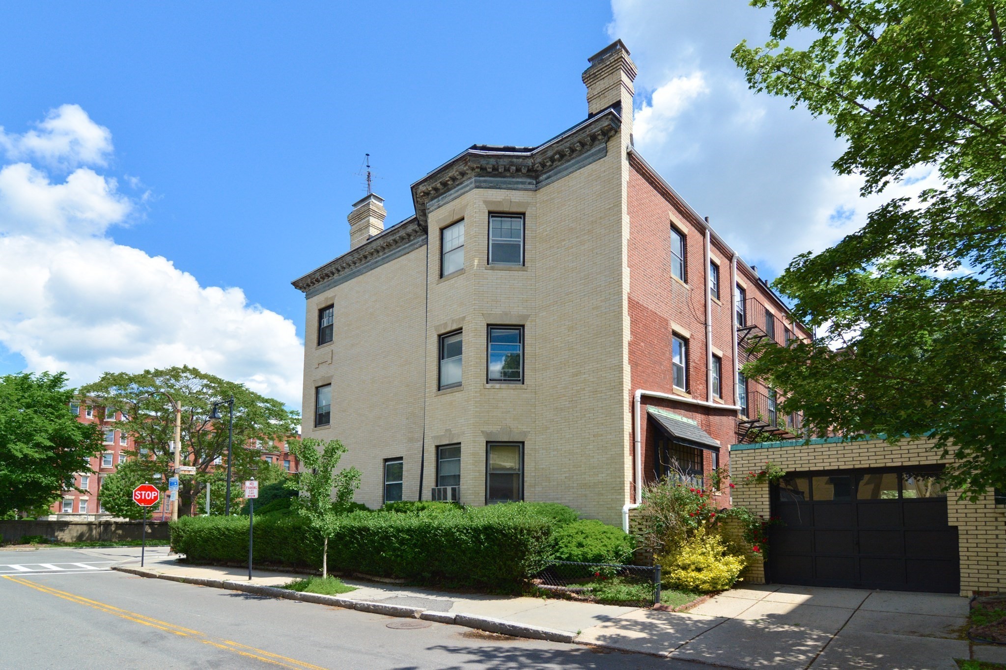 4 bed, 1 bath apartment for rent at 923 Beacon St Unit 3, Fenway — photo 7 of 7