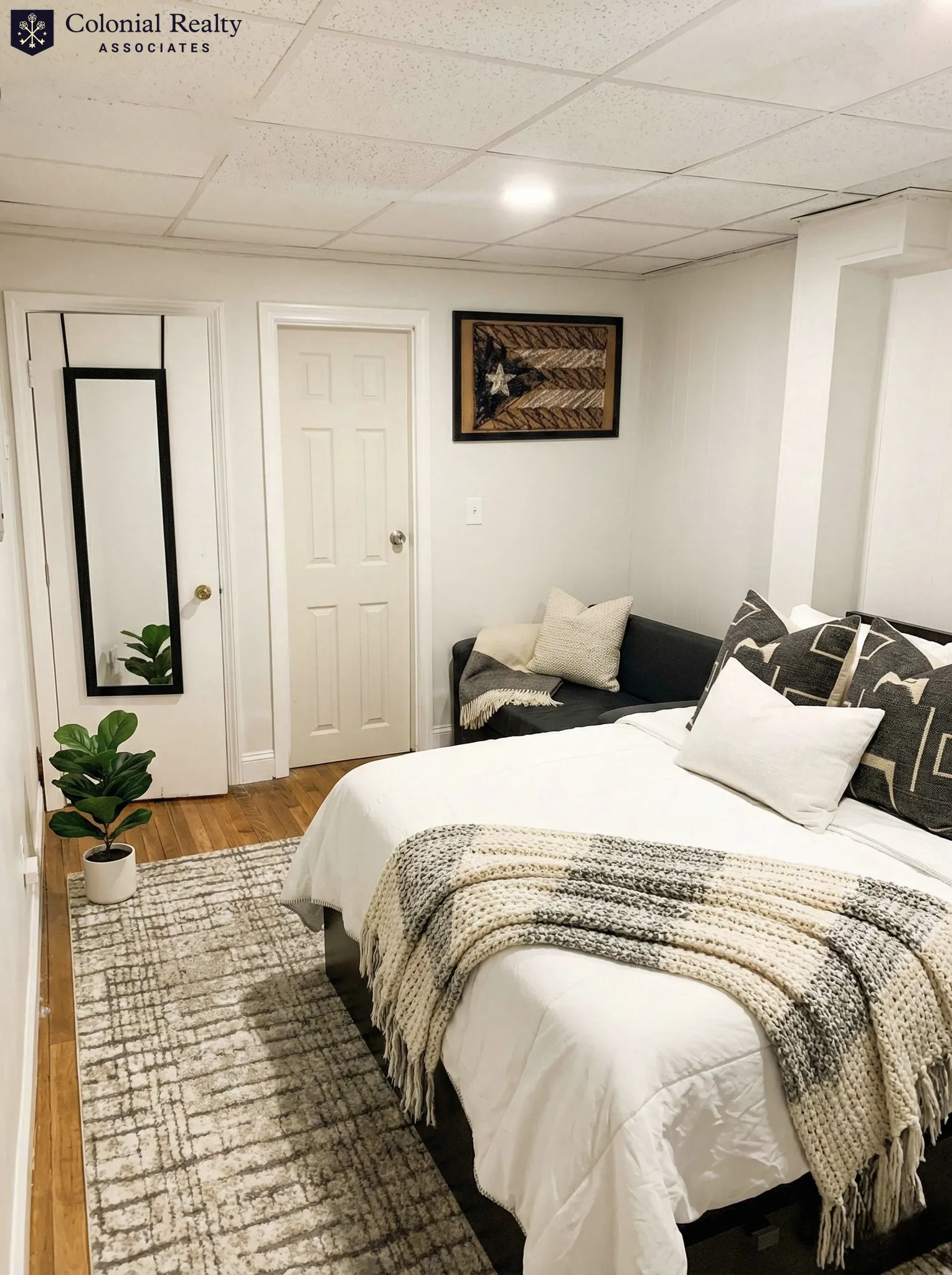 4 bed, 1 bath apartment for rent at 923 Beacon St Unit 3, Fenway