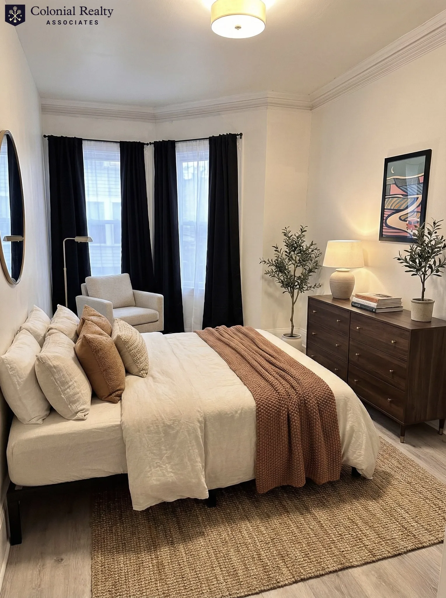 4 bed, 1 bath apartment for rent at 923 Beacon St Unit 3, Fenway — photo 3 of 11