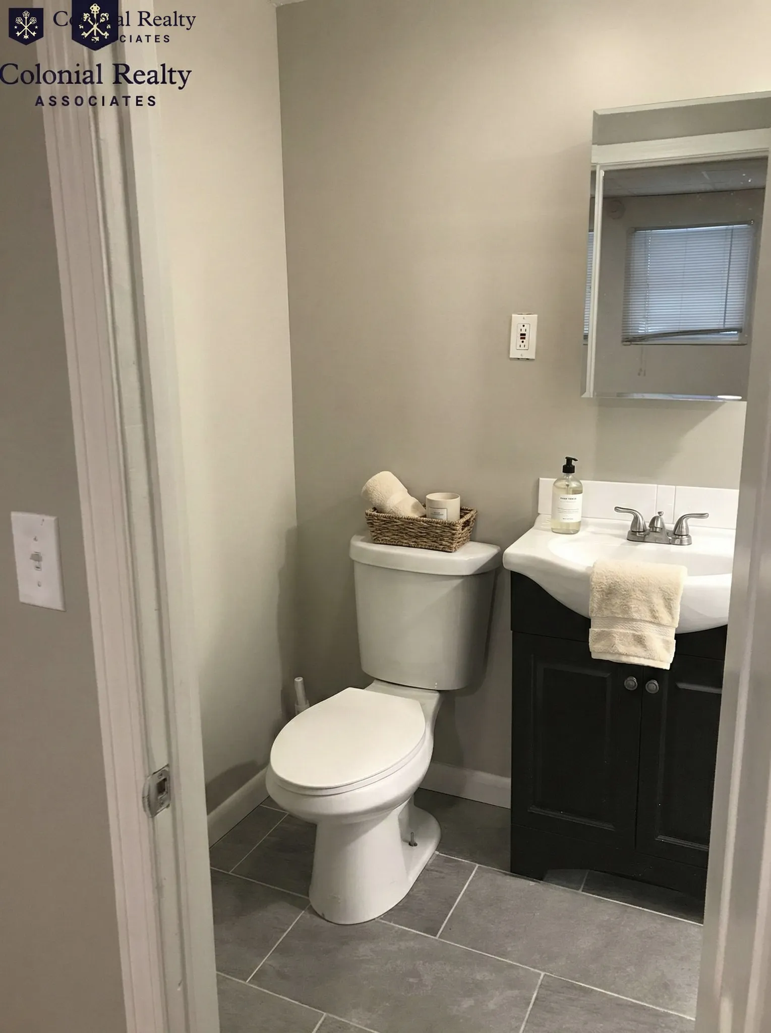 4 bed, 1 bath apartment for rent at 923 Beacon St Unit 3, Fenway — photo 6 of 11
