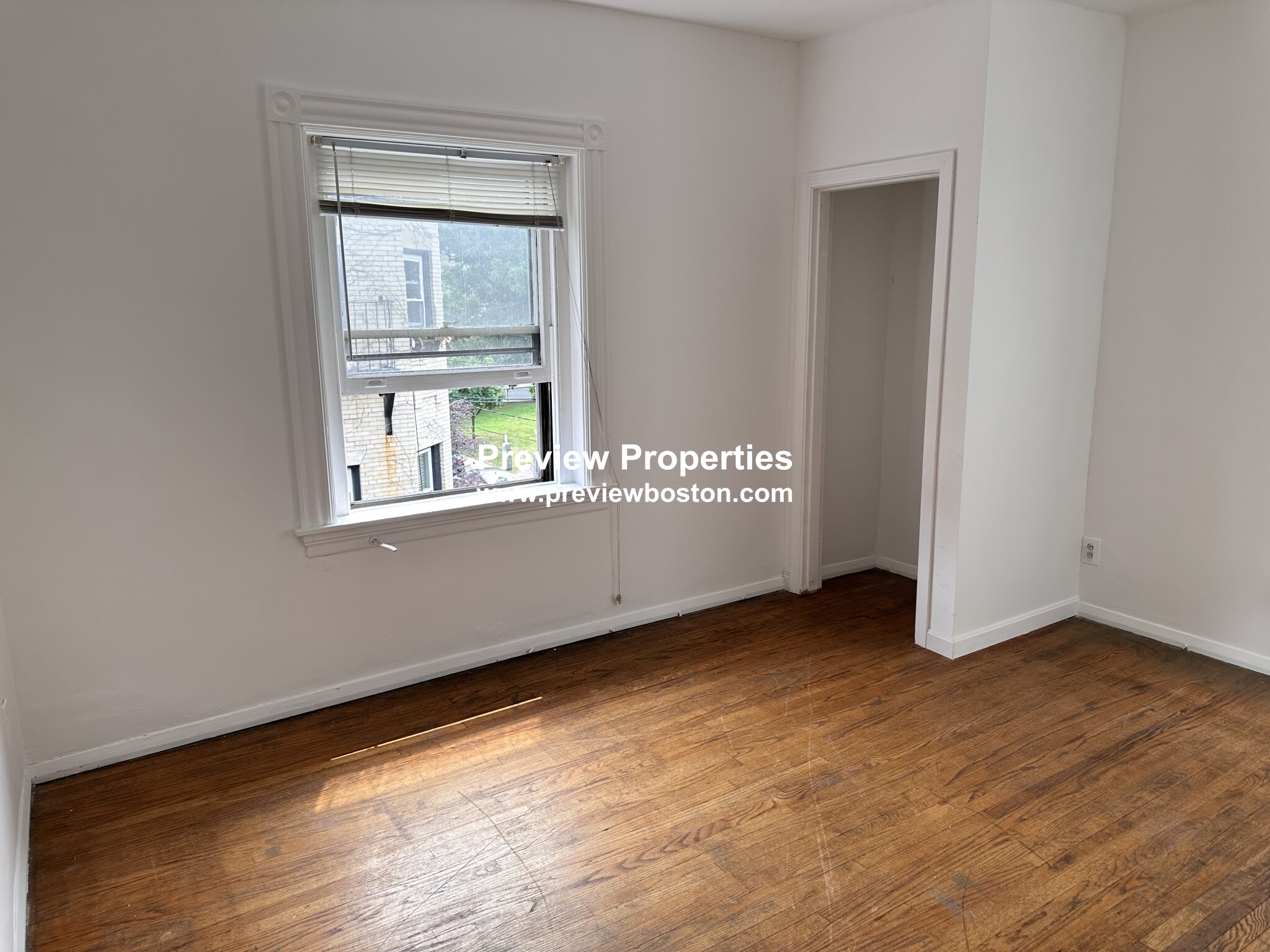 4 bed, 1 bath apartment for rent at 923 Beacon St Unit 3P, Fenway — photo 2 of 13