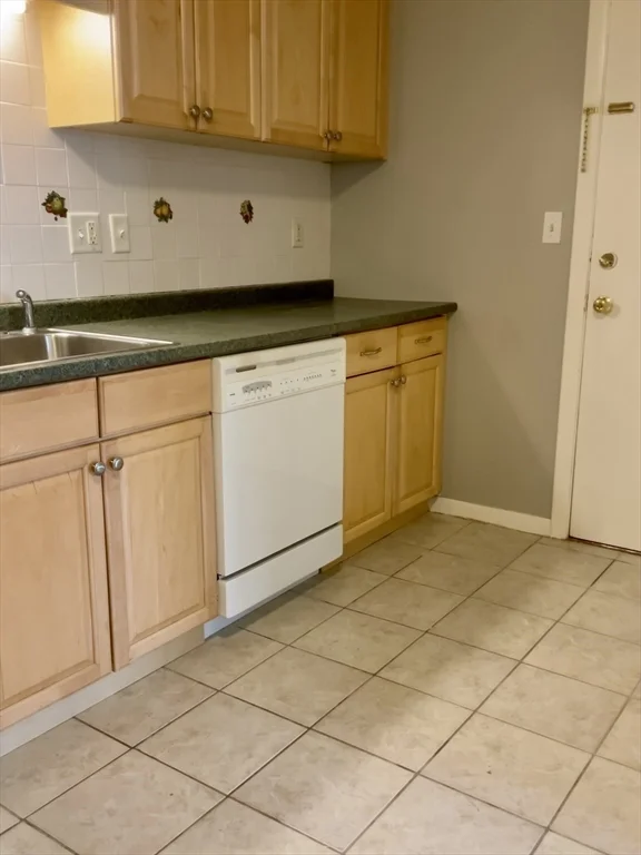 2 bed, 1 bath apartment for rent at 924 Main St Unit 21, Woburn — photo 13 of 15