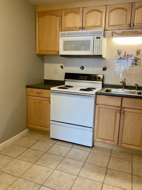 2 bed, 1 bath apartment for rent at 924 Main St Unit 21, Woburn — photo 14 of 15