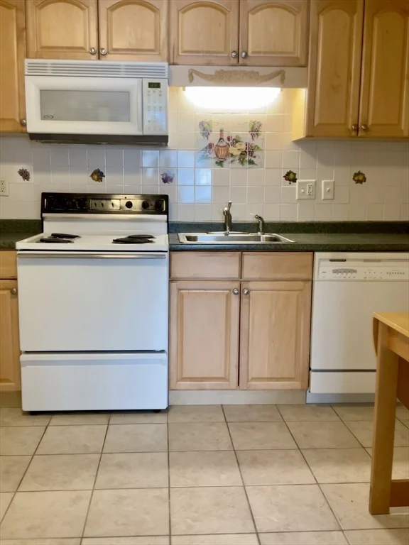 2 bed, 1 bath apartment for rent at 924 Main St Unit 21, Woburn — photo 11 of 15