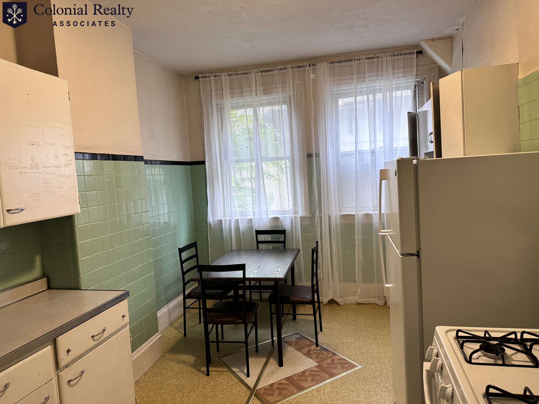 4 bed, 1 bath apartment for rent at 925 Beacon St Unit 5, Fenway — photo 6 of 17
