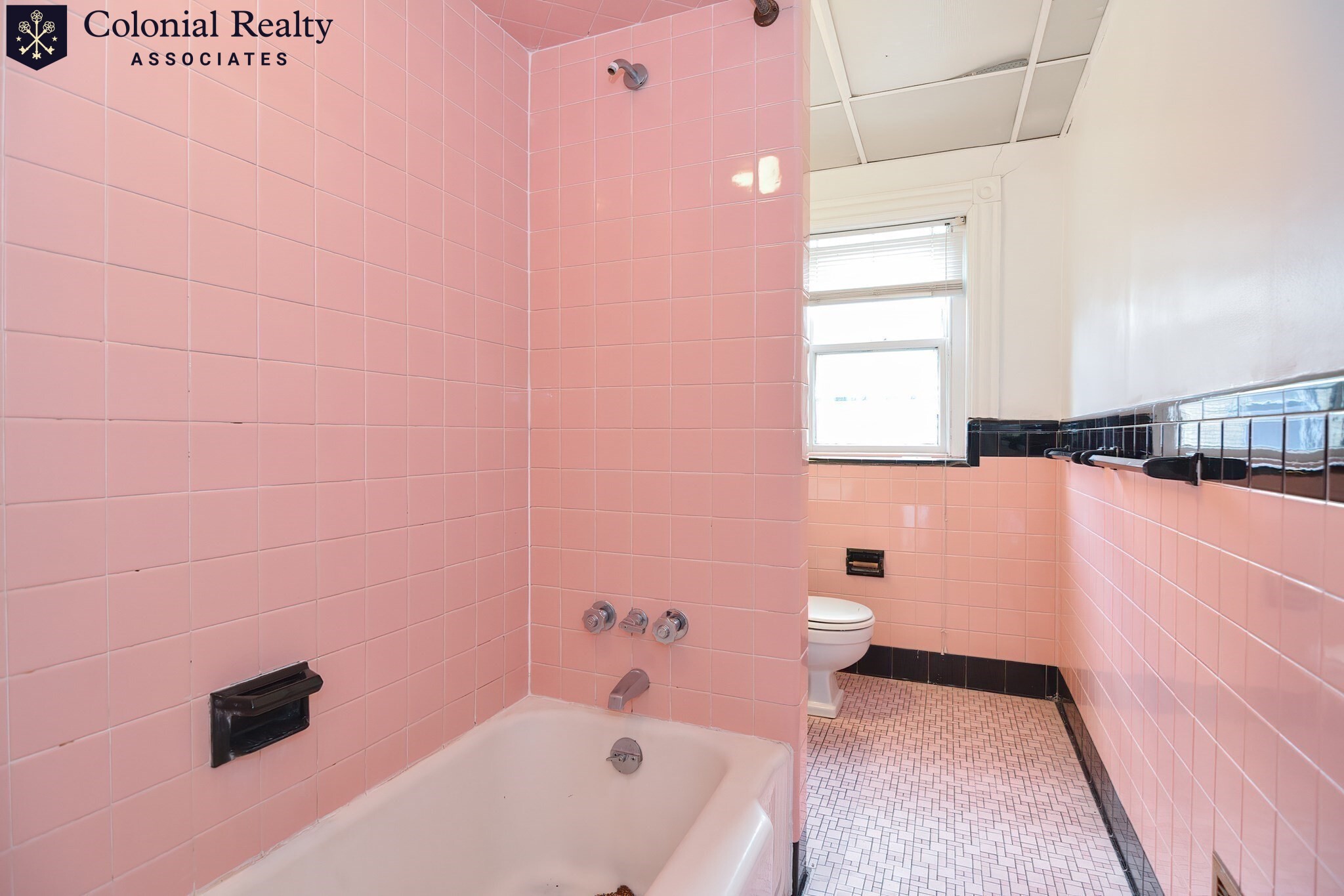 4 bed, 1 bath apartment for rent at 925 Beacon St Unit 7, Fenway — photo 9 of 17