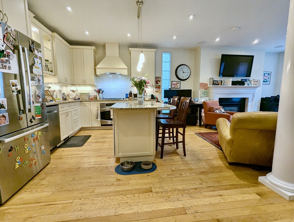 3 bed, 2 bath apartment for rent at 925 East Broadway Unit 1, South Boston — photo 13 of 28