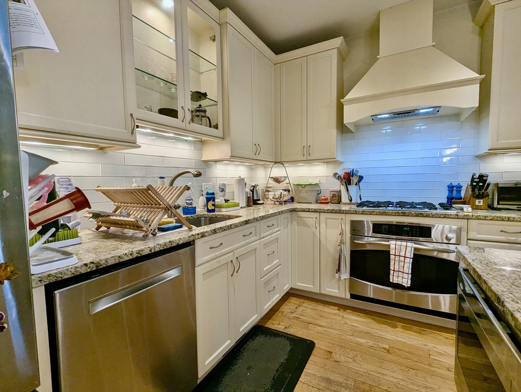 3 bed, 2 bath apartment for rent at 925 East Broadway Unit 1, South Boston — photo 8 of 28
