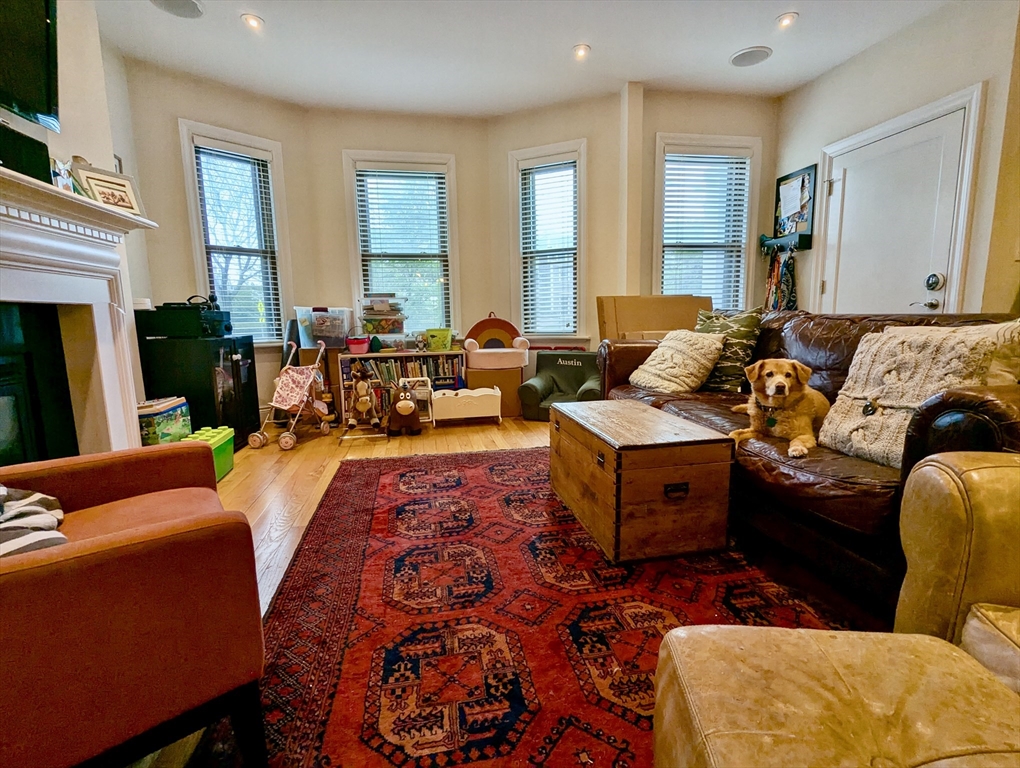 3 bed, 2 bath apartment for rent at 925 East Broadway Unit 1, South Boston — photo 6 of 28