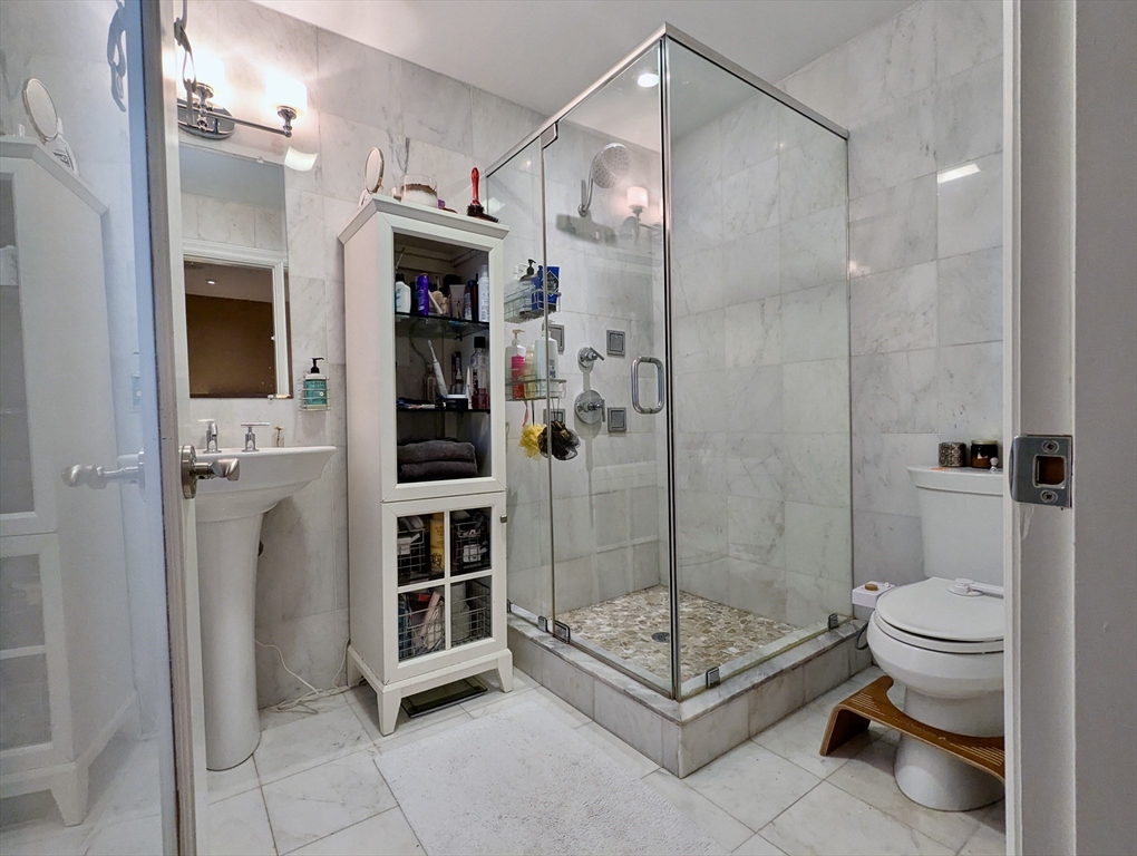 3 bed, 2 bath apartment for rent at 925 East Broadway Unit 1, South Boston — photo 18 of 28