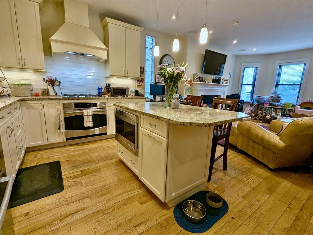 3 bed, 2 bath apartment for rent at 925 East Broadway Unit 1, South Boston — photo 11 of 28