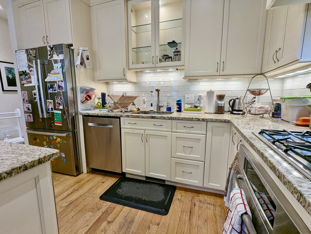 3 bed, 2 bath apartment for rent at 925 East Broadway Unit 1, South Boston — photo 9 of 28