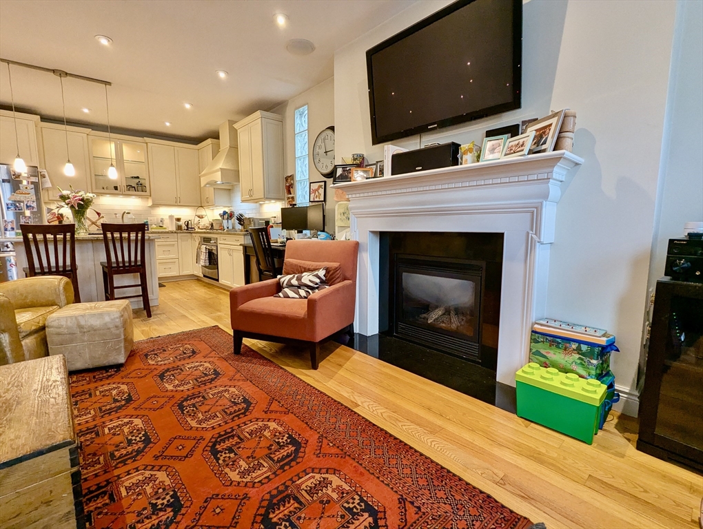 3 bed, 2 bath apartment for rent at 925 East Broadway Unit 1, South Boston — photo 2 of 28