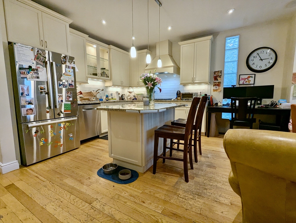3 bed, 2 bath apartment for rent at 925 East Broadway Unit 1, South Boston — photo 14 of 28
