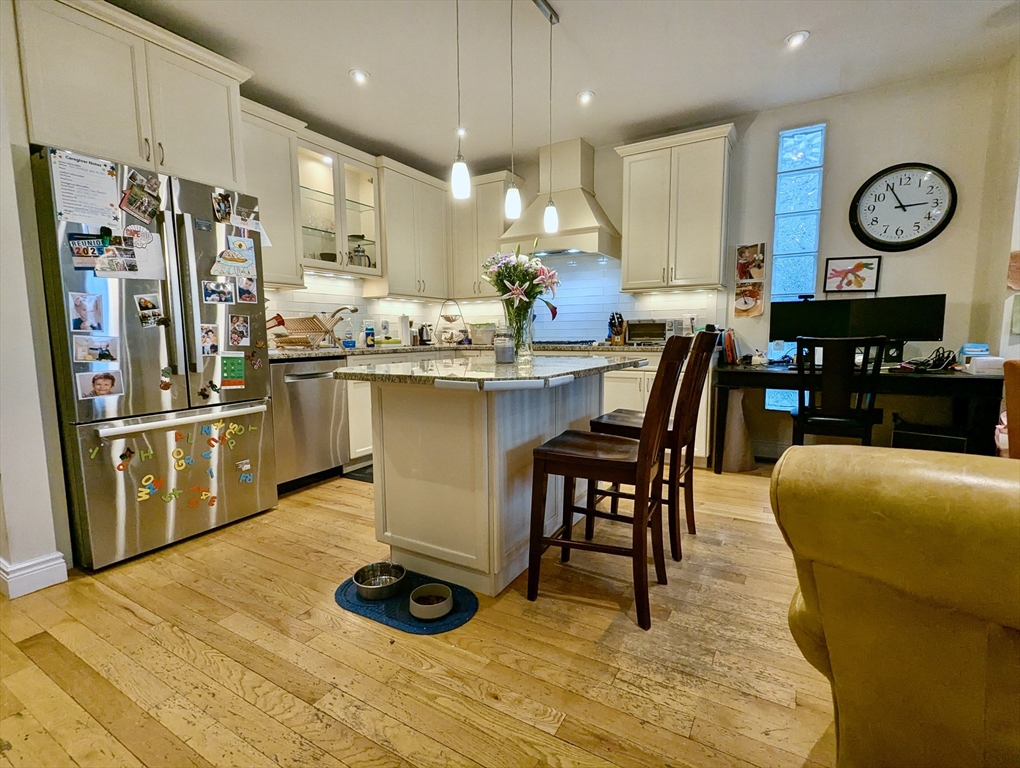 3 bed, 2 bath apartment for rent at 925 East Broadway Unit 1, South Boston — photo 15 of 28