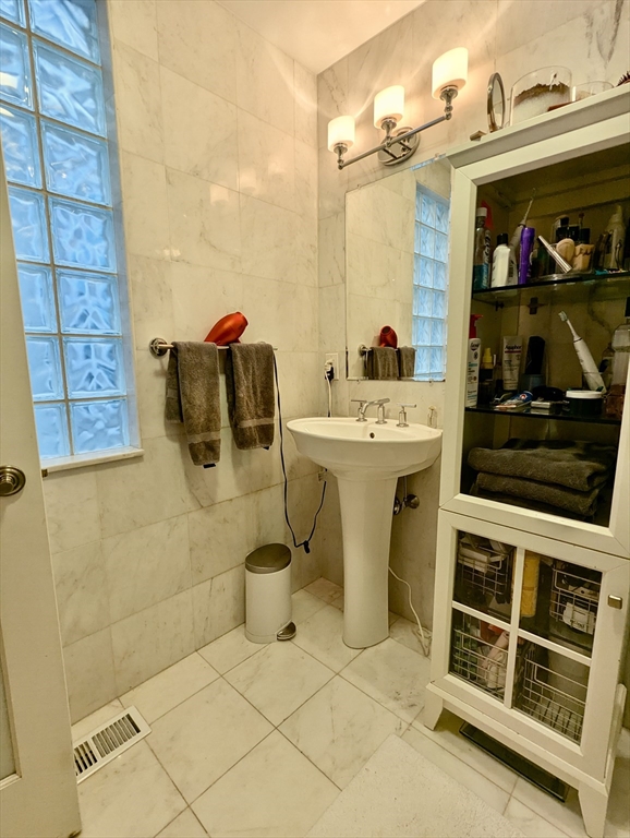 3 bed, 2 bath apartment for rent at 925 East Broadway Unit 1, South Boston — photo 16 of 28