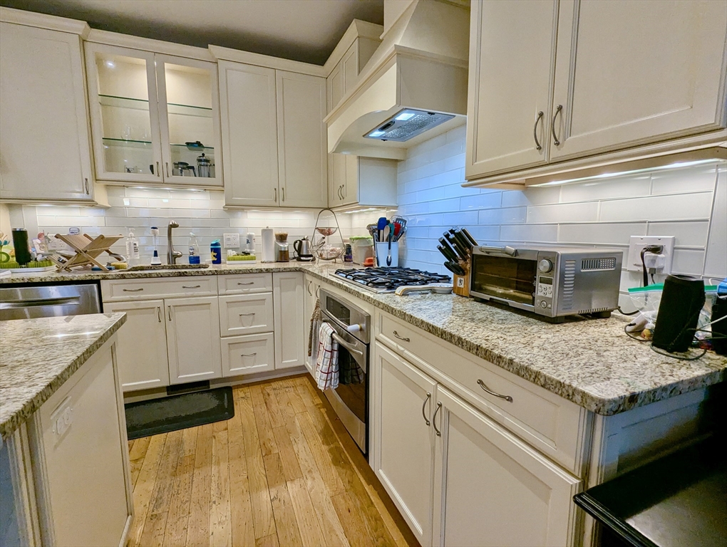 3 bed, 2 bath apartment for rent at 925 East Broadway Unit 1, South Boston — photo 10 of 28