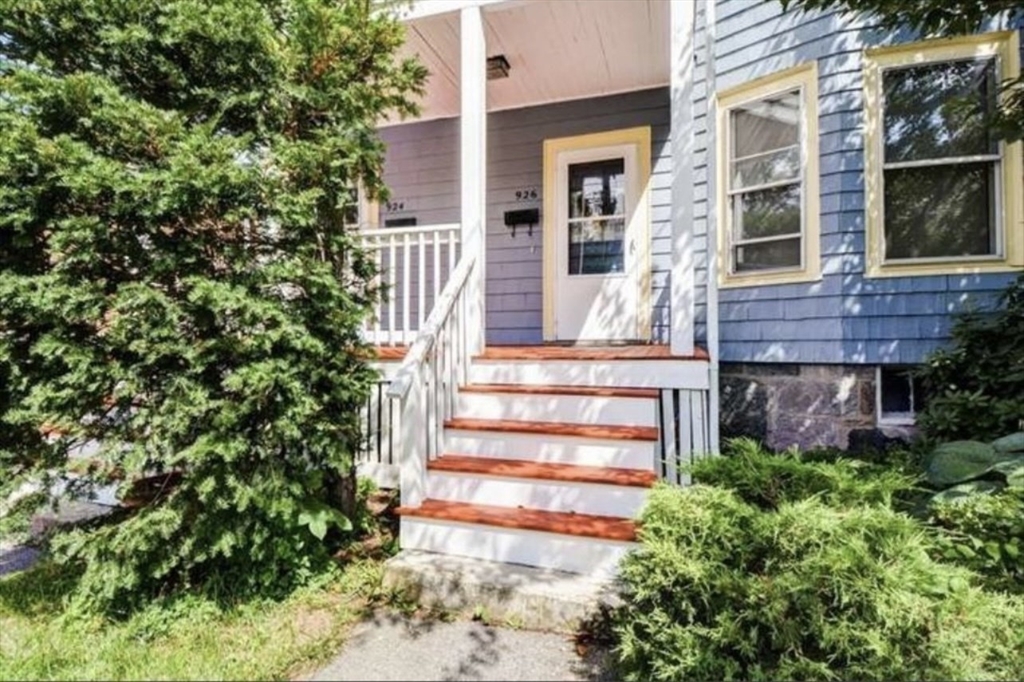 3 bed, 1 bath apartment for rent at 926 Walnut St Unit 926, Newton Highlands — photo 14 of 20