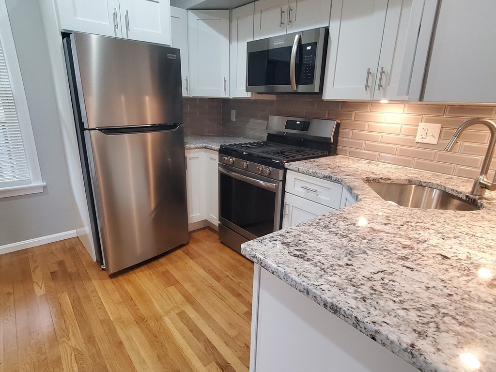 2 bed, 1 bath apartment for rent at 927 Dorchester Ave Unit 2, Dorchester — photo 2 of 14