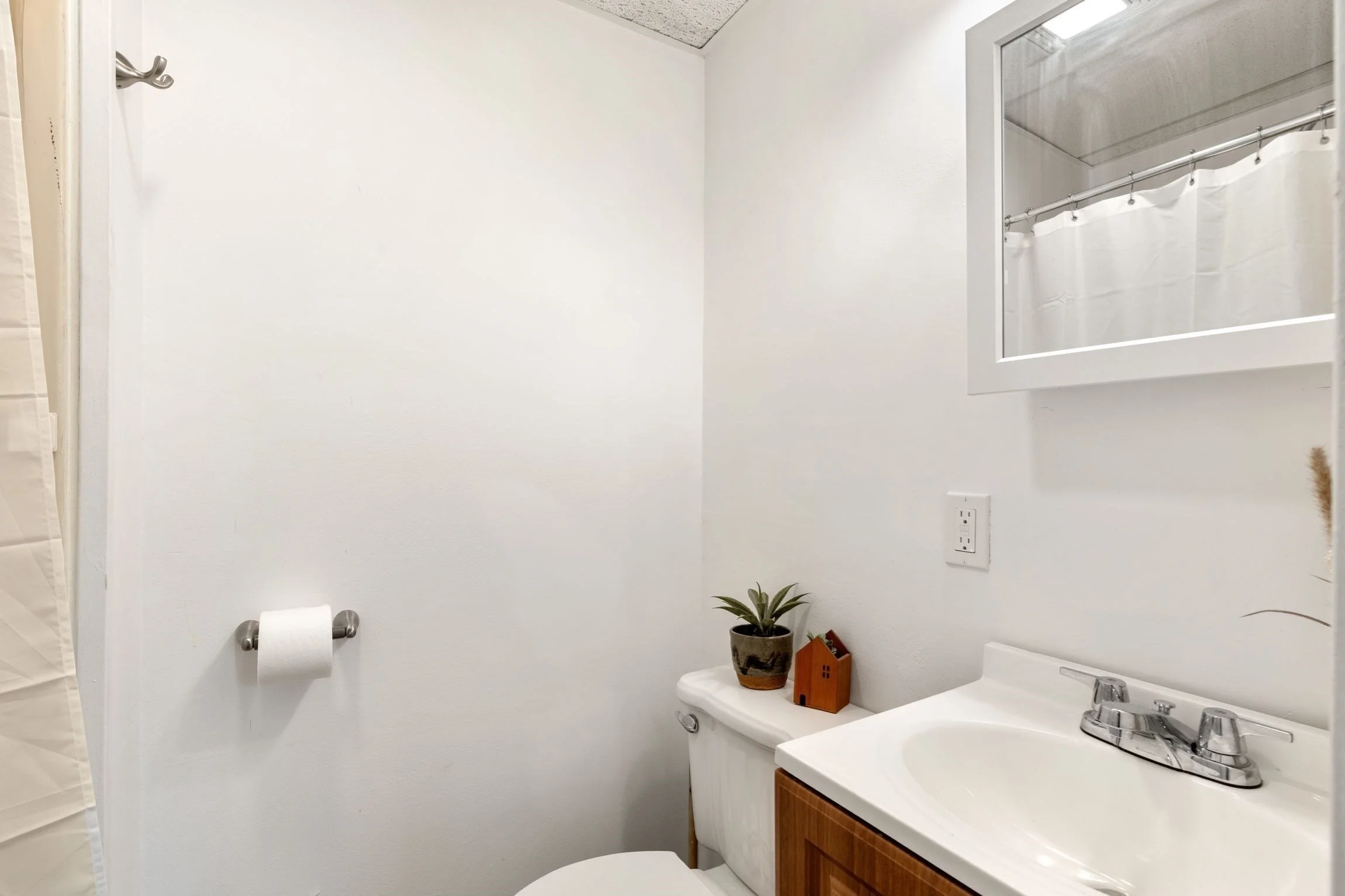 Studio bed, 1 bath apartment for rent at 928 Dorchester Ave Unit 1, Dorchester — photo 11 of 16